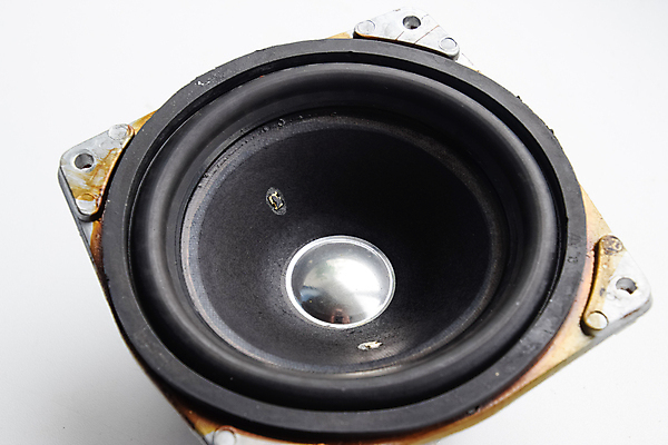 포토 JPG 해외이미지 직업 주택 사람없음 전자제품 파티 바구니 금속 확성기 소리 장비 수확 클래식 수리 복고 오디오 실타래 감싸기 구식 리가 소비에트 시험공부 옛날 캡모자 해외202007 해외포토 모자_잡화 컨셉 농업 모션 재질 이벤트 건물 학습 파일형식