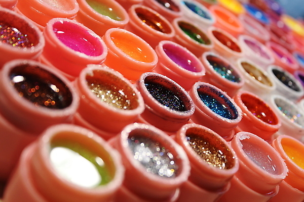 포토 JPG 해외이미지 사람없음 빨간색 세트 컬러풀 유행 상점 페인트 화장품 못 화려 액체 그룹 팔레트 우아함 컨테이너 오브젝트 광택 강렬 니스 많음 해외202007 해외포토 산업 컬러 컨셉 뷰티 공구 파일형식