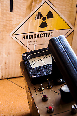 포토 JPG 해외이미지 과학 안전 사람없음 상자 공구 잡기 위험 계산대 심볼 분석 측정 감시 계량기 원자력 방사능 방사선 해외202007 해외포토 컨셉 모션 에너지 도구 파일형식