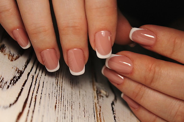 포토 JPG 해외이미지 손 여자 손가락 근접촬영 신체부위 손톱관리 네일아트 손톱 해외202007 해외포토 뷰포인트 사람 뷰티 파일형식