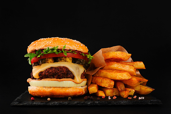 포토 JPG 해외이미지 접시 종이 음식 백그라운드 토마토 채소 양파 치즈 감자 패스트푸드 샌드위치 육류 사람없음 식당 검은색 식사 저녁식사 샐러드 소고기 튀김 감자튀김 햄버거 바위 신선 클래식 고급 그릴 상추 바비큐 케첩 먹기 머스터드 속도 소금 깨 후추 프랑스어 점심식사 번 치즈버거 맛있는 해외202007 해외포토 문자 식기 빵 컬러 컨셉 식재료 모션 주방용품 유제품 상점 돌_바위 조미료 소스_음식 인스턴트 향신료 파일형식