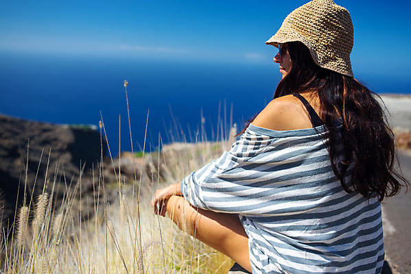 포토 JPG 해외이미지 백인 모자 응시 여자 도로 바다 섬 자연 하늘 휴가 열대 파노라마 한명 사람 앉기 풍경 성인 물 파란색 컬러풀 평화 트래킹 하이킹 낭만 자유 탐험 우아함 고도 조경 밀짚 절정 성인여자만 수평선 해외202007 해외포토 자연요소 서양인 1 시선 잡화 길 컬러 컨셉 교통시설 모션 레저 촬영기법 짚 생태계 여자만 성인만 파일형식