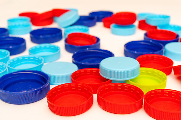 포토 JPG 해외이미지 사람없음 컬러풀 쌓기 재활용 쓰레기 폐기물 일회용 플라스틱 병뚜껑 해외202007 해외포토 컬러 모션 재질 친환경 파일형식