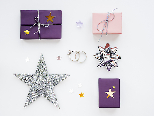 포토 JPG 해외이미지 별 종이 분홍색 결혼 백그라운드 크리스마스 결혼식 휴가 새해 선물 이벤트 사람없음 빛 상자 축제 반지 눈송이 우아함 은색 보석 제비꽃 활 다이아몬드 꽃가루 창백 파스텔톤 포장소품 카피스페이스 해외202007 해외포토 자연요소 기념일 꽃 컬러 컨셉 포장 장신구 눈_날씨 공백 광석 가루 오브젝트 포장재료 파일형식