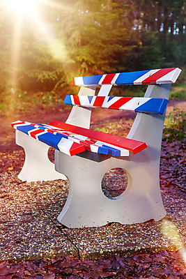 포토 JPG 해외이미지 섬 벤치 자연 휴식 출입구 영국 잉글랜드 사람없음 야외 빨간색 세로 파란색 태양 우주 침묵 흰색 깃발 숲 큼 잭 혼자 브렉시트 해외202007 해외포토 자연요소 유럽 컬러 컨셉 의자 경제 소리 크기 생태계 파일형식