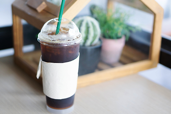 포토 JPG 해외이미지 커피 음료 음식 백그라운드 유리 아침 사람없음 컵 갈색 얼음 검은색 추위 신선 시원함 에스프레소 라떼 카페인 해외202007 해외포토 주간 자연요소 식기 컬러 재질 파일형식