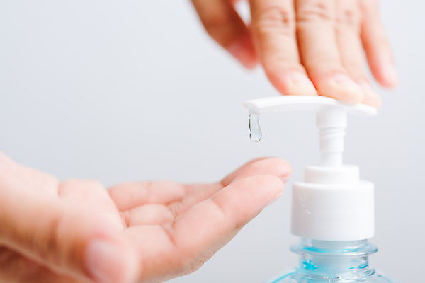 포토 JPG 해외이미지 손 여자 한명 사람 동양인 근접촬영 성인 신체부위 바이러스 흰배경 예방 소독제 펌프질 성인여자한명만 코로나바이러스 손소독제 해외202007 델타변이바이러스 해외포토 1 뷰포인트 백그라운드 모션 인종 흰색 여자한명만 성인여자만 파일형식