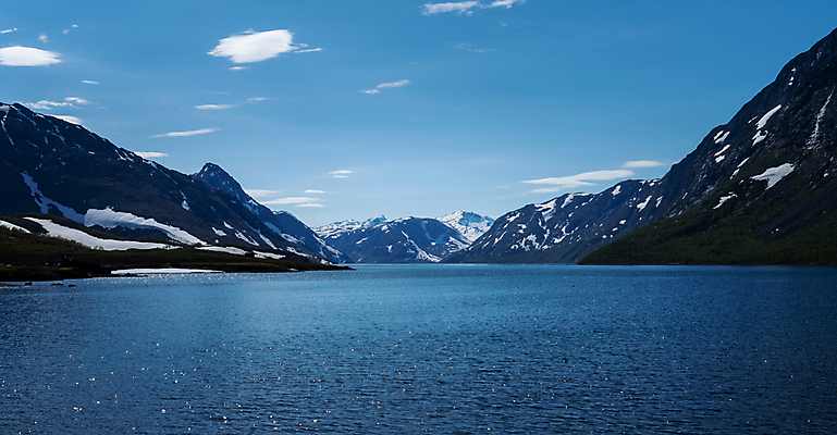 포토 JPG 해외이미지 구름 공원 유럽 호수 여행 자연 하늘 산 파노라마 노르웨이 국립공원 풍경 사람없음 야외 초록색 물 여름 파란색 계곡 얼음 하이킹 바위 장면 북쪽 스칸디나비아 전국 절정 해외202007 해외포토 자연요소 계절 공공시설 나라 컬러 레저 촬영기법 돌_바위 방향 생태계 파일형식