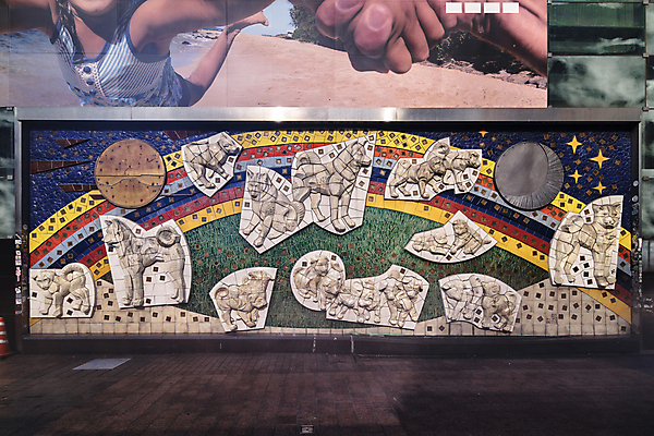 포토 JPG 해외이미지 동물 디자인 도로 건축양식 교통시설 미술 사람없음 건물 빨간색 초록색 파란색 반려동물 노란색 금속 일본 기차 도시 도자기 황금 개 도쿄 군중 큼 타일 대나무 복고 모자이크 거인 핸드메이드 스타일 해외202007 해외포토 나무 건축물 건축 아시아 길 육상교통 컬러 교통 포유류 재질 문화예술 대중교통 사람 크기 시설 파일형식