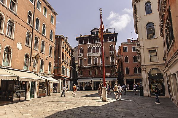 포토 JPG 해외이미지 유럽 문화 여행 겨울 거리 주택 사람없음 야외 건물 물 도시풍경 이탈리아 발코니 도시 보트 베네치아 타운 해외202007 해외포토 자연요소 건축물 계절 나라 배_교통 풍경 파일형식