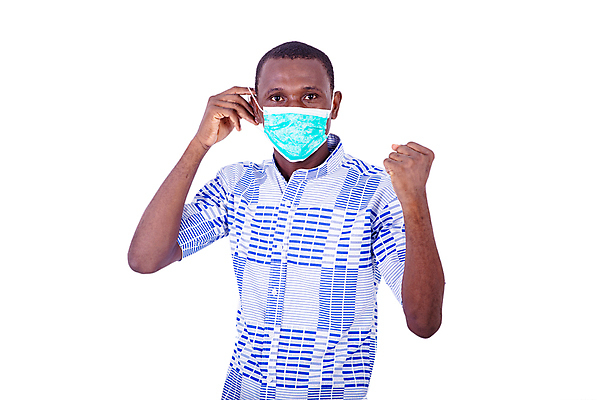 포토 JPG 해외이미지 남자 건강 마스크 한명 사람 주먹 고통 바이러스 질병 흰배경 증상 해로움 남자한명만 코로나바이러스 포스트코로나 해외202007 델타변이바이러스 해외포토 1 감정 백그라운드 컨셉 의학 모션 흰색 사회이슈 남자만 파일형식