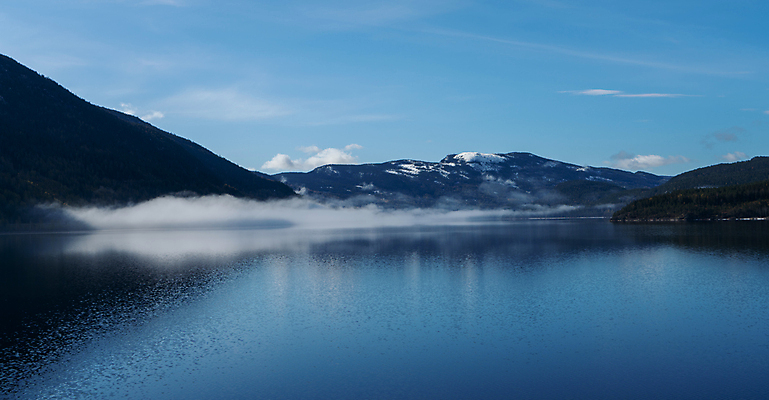 포토 JPG 해외이미지 나무 구름 호수 바다 섬 백그라운드 자연 하늘 아침 휴식 산 스웨덴 노르웨이 풍경 사람없음 야외 초록색 물 여름 파란색 태양 화목 일몰 새벽 회색 안개 가을 바위 알프스 아일랜드 뿌연 스칸디나비아 수평선 해외202007 해외포토 주간 자연요소 식물 계절 유럽 컬러 컨셉 날씨 북유럽 노을 돌_바위 생태계 파일형식
