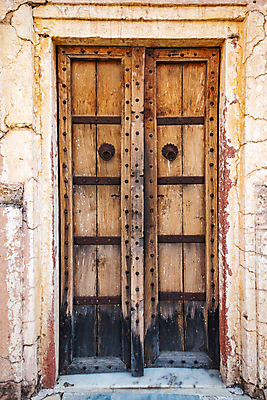 포토 JPG 해외이미지 디자인 외관 벽 백그라운드 건축양식 날씨 출입구 주택 프레임 손잡이 사람없음 내부 건물 목재 갈색 문 수확 골동품 바위 흰색 화려 중세 역사 클래식 입장 묘사 질감 복고 잠금 대문 고립 수목 옛날 스타일 해외202007 해외포토 나무 건축물 건축 컬러 컨셉 농업 재료 돌_바위 보안 파일형식