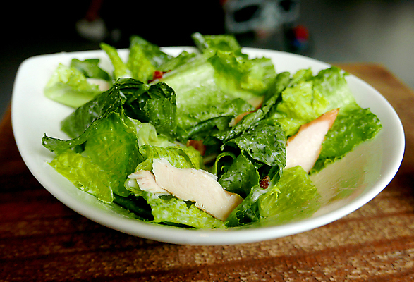 포토 JPG 해외이미지 접시 음식 백그라운드 잎 다이어트 채소 재료 탁자 치즈 실내 건강 육류 사람없음 목재 초록색 식사 저녁식사 치킨 샐러드 흰색 신선 맛 아침식사 상추 날것 점심식사 맛있는 해외202007 해외포토 나무 식물 식기 컬러 가구 컨셉 식재료 유제품 내부 닭고기요리 파일형식