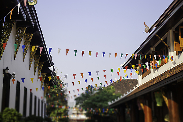 포토 JPG 해외이미지 구름 문화 여행 불교 태국 자연 하늘 풍경 사람없음 야외 관광지 조각상 사찰 영혼 명승지 사리탑 해외202007 해외포토 자연요소 아시아 종교 종교건축 조형물 탑 생태계 파일형식
