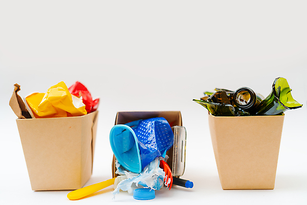 포토 JPG 해외이미지 무료이미지 종이 유리 유리병 사람없음 재활용 쓰레기통 쓰레기 폐기물 플라스틱 담기 쏟아짐 비닐 해외202007 해외포토 모션 재질 병_용기 친환경 파일형식