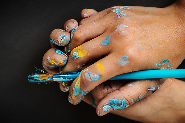 포토 JPG 해외이미지 백인 손 여자 컨셉 검은배경 아이디어 실내 관리 창조 미술 한명 사람 취미 신체부위 장식 파란색 스터디 노란색 페인트 공구 잡기 붓 작업 얼룩 작업실 닫기 준비 그림 예술가 페인트붓 화가 해외202007 해외포토 서양인 직업 1 컬러 백그라운드 모션 문화예술 내부 학습 검은색 도구 파일형식