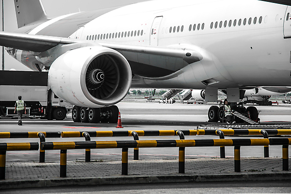 포토 JPG 해외이미지 공원 도로 여행 날개 비즈니스 교통시설 모션 하늘 휴가 비행기 사람없음 태양 과학기술 짐 화물 공항 도착 항공 출발 코 쇼 활주로 연료 제트기 이륙 엔진 대패 착륙 터미널 해외202007 해외포토 자연요소 공공시설 길 교통 컨셉 항공교통 대중교통 기술 신체부위 운송업 시설 파일형식