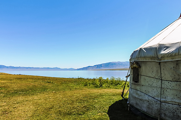 포토 JPG 해외이미지 전통 라이프스타일 아시아 문화 호수 여행 자연 휴가 산 주택 텐트 동양인 풍경 초원 사람없음 야외 가로 컬러풀 문 마을 고요 흰색 전원 시골 오두막 몽골 스텝 키르기스스탄 해외202007 해외포토 나라 컬러 캠핑도구 인종 건물 생활 전기에너지 생태계 중앙아시아 파일형식