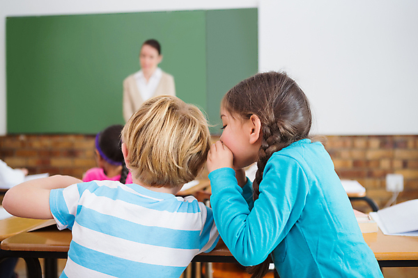 포토 JPG 해외이미지 외국인 무료이미지 학생 여자 교육 남자 초등학생 어린이 교실 학교 수업 실내 초등학교 서기 앉기 소년 여러명 20대 성인 앞모습 옆모습 뒷모습 교사 귓속말 책상 신학기 해외202007 해외포토 직업 뷰포인트 가구 다수 모션 사람 인종 청년 내부 파일형식
