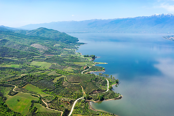 포토 JPG 해외이미지 나무 구름 외관 도로 호수 여행 백그라운드 밭 자연 하늘 안테나 파노라마 풍경 초원 사람없음 야외 초록색 물 여름 파란색 강 햇빛 반사 우주 환경 시골 개울 정상 숲 땅 그리스 장면 넘어짐 인공 수평선 해외202007 해외포토 자연요소 식물 계절 유럽 길 컬러 농업 통신 교통시설 모션 촬영기법 태양 생태계 파일형식