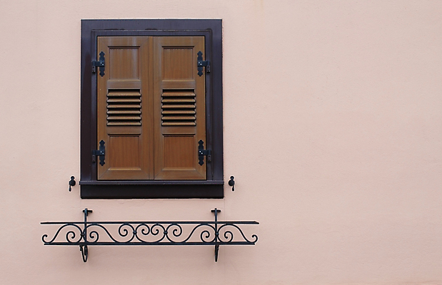 포토 JPG 해외이미지 무료이미지 외관 꽃 벽 분홍색 건축양식 창문 주택 안전 사람없음 목재 빛 갈색 문 금속 수확 묘사 그네 셔터 프랑스어 옛날 카피스페이스 해외202007 해외202105 해외포토 나무 식물 문자 건축 컬러 농업 재료 재질 건물 공백 파일형식 무료콘텐츠