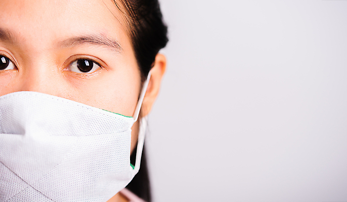 포토 JPG 해외이미지 배너 여자 백그라운드 건강 마스크 한명 사람 동양인 고통 간호사 의사 흰색 오염 바이러스 질병 군중 직원 예방 인플루엔자 전염병 여자한명만 코로나바이러스 포스트코로나 해외202007 델타변이바이러스 해외포토 1 감정 컬러 의학 인종 의료진 사회이슈 여자만 파일형식