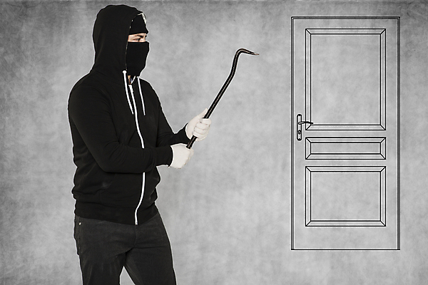 포토 JPG 해외이미지 응시 옷 장갑 백그라운드 돈 주택 관리 가면 한명 사람 문 위험 체벌 도둑 절도 손목시계 보안 법관 추적 고립 단절 수배 쉬운 뺏기 해외202007 해외포토 1 시선 잡화 시계 컨셉 장신구 모션 안전 건물 범죄 재산 범죄인 법률가 파일형식