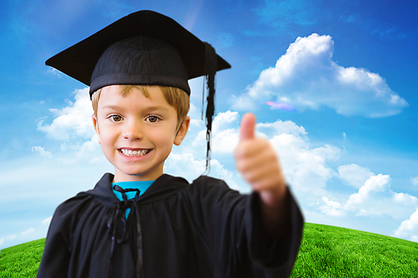 포토 JPG 해외이미지 백인 구름 학생 교육 남자 행복 어린이 학사모 졸업 학교 초등학교 한명 미소 사람 소년 맑음 가운 졸업가운 언덕 긍정 소년한명만 해외202007 해외포토 자연요소 서양인 모자_잡화 1 옷 감정 컨셉 날씨 표정 남자한명만 소년만 파일형식