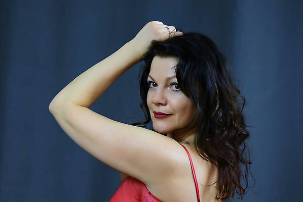 포토 JPG 해외이미지 백인 직업 응시 옷 여자 행복 벽 40대 50대 포즈 백그라운드 성공 갈색머리 실내 한명 서기 사람 성인 유행 우주 재킷 회색 자신감 우아함 닫기 경영자 개성 스타일 카피스페이스 해외202007 해외포토 서양인 1 헤어스타일 시선 감정 컬러 중년 컨셉 모션 내부 공백 외투 리더 파일형식