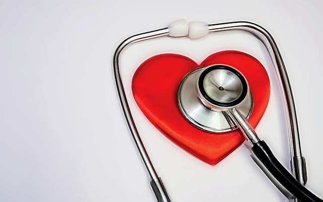 EPS 해외이미지 직업 웰빙 과학 백그라운드 컨셉 유니폼 일러스트 청진기 탁자 건강 병원 치료 빨간색 파란색 약 듣기 고통 장비 시험 환자 의사 흰색 기구 공구 하트 맥박 질병 심볼 측정 고립 돌봄 심장병 해외202007 해외일러스트 모양 옷 교육 감정 컬러 가구 의학 의료기기 모션 의료진 도구 파일형식 벡터