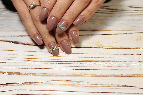 포토 JPG 해외이미지 손 여자 근접촬영 신체부위 손톱관리 네일아트 손톱 해외202007 해외포토 뷰포인트 사람 뷰티 파일형식