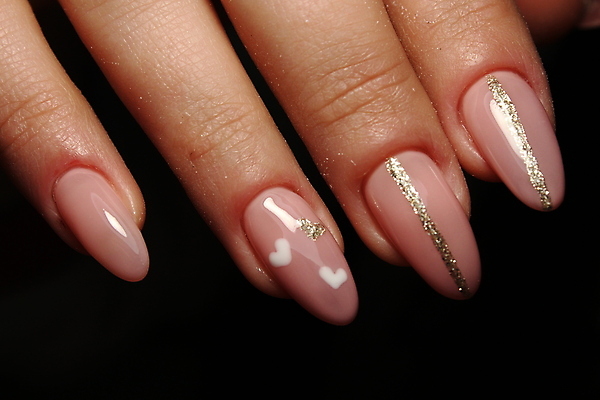 포토 JPG 해외이미지 손 검은배경 근접촬영 신체부위 손톱관리 네일아트 손톱 해외202007 해외포토 뷰포인트 백그라운드 사람 뷰티 검은색 파일형식