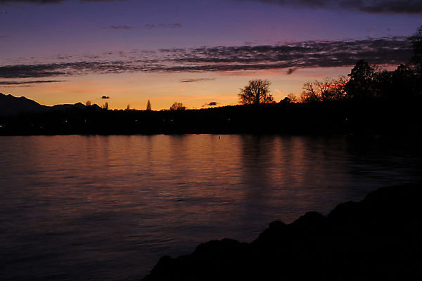 포토 JPG 해외이미지 구름 공원 실루엣 바다 분홍색 여행 백그라운드 오렌지 자연 하늘 산 풍경 사람없음 야외 물 여름 파란색 빛 컬러풀 햇빛 태양 노란색 일출 보라색 검은색 어둠 일몰 새벽 사막 오픈 야간 저녁 산등성이 마법 강렬 절정 수평선 해외202007 해외포토 자연요소 계절 공공시설 컬러 과일 촬영기법 노을 생태계 파일형식