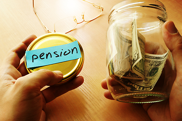 포토 JPG 해외이미지 무료이미지 백그라운드 컨셉 돈 비즈니스 유리 미래 사람없음 금융 저축 항아리 절약 실패 은퇴 투자 문제 계좌 어려움 연금 예산 트러블 해외202007 해외202105 해외포토 재질 경제 도자기 재산 좌절 파일형식 무료콘텐츠