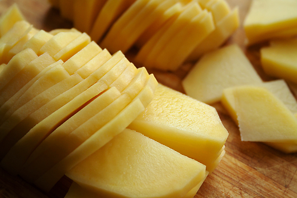 포토 JPG 해외이미지 무료이미지 잡화 음식 조각 백그라운드 농업 다이어트 채소 재료 자연 탁자 감자 건강 요리 사람없음 목재 노란색 주방 식사 샐러드 신선 수프 자르기 유기농 날것 슬라이스 뿌리 흙더미 내추럴 숙성 얇은 채식주의자 비건 해외202007 해외202105 해외포토 나무 웰빙 산업 컬러 가구 모션 흙 생태계 채식 파일형식 더미 무료콘텐츠