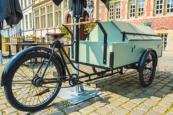 포토 JPG 해외이미지 전통 유럽 문화 교통수단 여행 교통시설 모바일 거리 주택 건강 사람없음 건물 물 빛 환경 자전거 도시 바퀴 승차 주차 운하 벨기에 승객 타운 사이클링 신발장 인기 해외202007 해외포토 자연요소 건축물 나라 교통 모션 바이크 육상스포츠 시설 서유럽 파일형식