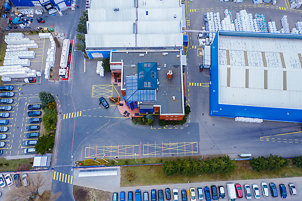 포토 JPG 해외이미지 산업 도로 비즈니스 교통시설 안테나 사람없음 건물 화물 상품 주식 창고 상업 머리위 지역 트랙터 수납 짐차 무거움 트레일러 슈퍼마켓 드론 로딩 수입 조감도 터미널 해외202007 해외포토 건축물 길 교통 통신 자동차 금융 상점 운송업 무게 농기계 시설 특수차량 파일형식