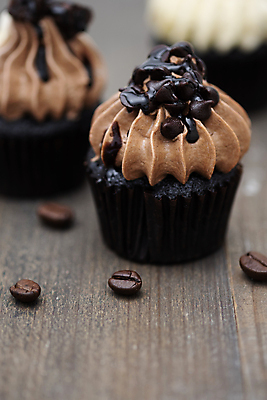 포토 JPG 해외이미지 종이 커피 음식 백그라운드 크리스마스 다이어트 탁자 휴가 디저트 새해 기념 사람없음 장식 컵 파티 과자 케이크 초콜릿 얼음 희망 빵집 축하 신선 생일 고급 달콤 맛 컵케이크 굽기 먹기 크림 머핀 칼로리 버터 브라우니 페스츄리 핸드메이드 프로스팅 맛있는 해외202007 해외포토 자연요소 식기 기념일 감정 음료 빵 가구 컨셉 모션 건강 이벤트 상점 구이 제빵 파일형식