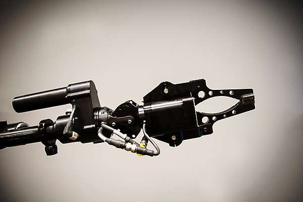 포토 JPG 해외이미지 모바일 안전 사람없음 장비 긴급 구출 작음 휴대용 사건 로봇 검색 팔 멀리 추적 순간 재앙 지진 헬프 해외202007 해외포토 모션 신체부위 도움 크기 자연재해 오브젝트 파일형식