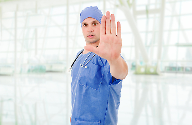 포토 JPG 해외이미지 주간 남자 포즈 유니폼 실내 병원 한명 서기 사람 성인 옆모습 손들기 의료진 의사 정지 성인남자한명만 해외202007 해외포토 자연요소 직업 1 옷 뷰포인트 의학 모션 내부 남자한명만 성인남자만 파일형식