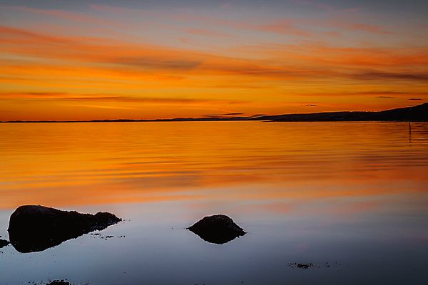 포토 JPG 해외이미지 구름 바다 여행 자연 휴가 파노라마 노르웨이 국립공원 풍경 해변 사람없음 야외 가로 물 파란색 햇빛 태양 반사 일출 일몰 놀람 새벽 바위 만 황금 저녁 돌무덤 스칸디나비아 수평선 해외202007 해외포토 자연요소 공원 감정 유럽 컬러 촬영기법 표정 노을 돌_바위 무덤 야간 생태계 파일형식
