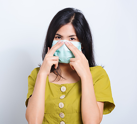 포토 JPG 해외이미지 여자 아시아 백그라운드 건강 마스크 한명 안전 사람 동양인 성인 고통 흰색 오염 바이러스 질병 예방 인플루엔자 전염병 여자한명만 카피스페이스 코로나바이러스 포스트코로나 해외202007 델타변이바이러스 해외포토 1 감정 나라 컬러 의학 인종 공백 사회이슈 여자만 파일형식