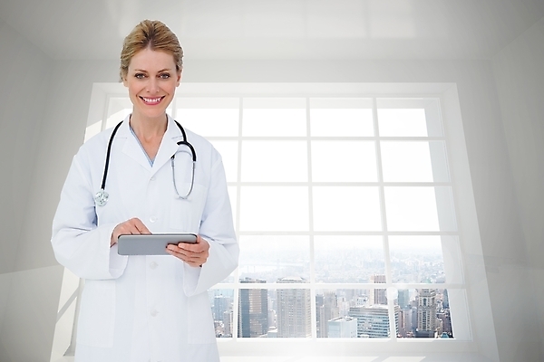 포토 JPG 해외이미지 주간 여자 유니폼 창문 청진기 실내 한명 들기 상반신 성인 건물 앞모습 태블릿 의료진 의사 성인여자한명만 해외202007 해외포토 자연요소 직업 1 건축물 옷 뷰포인트 의학 의료기기 모션 사람 내부 전자제품 스마트기기 여자한명만 성인여자만 파일형식