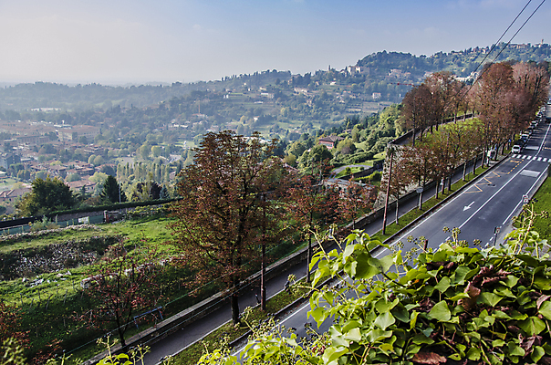 포토 JPG 해외이미지 무료이미지 행복 유럽 문화 여행 주택 풍경 사람없음 야외 건물 여름 도시풍경 이탈리아 바위 도시 타운 해외202007 해외202105 해외포토 건축물 계절 감정 나라 돌_바위 파일형식