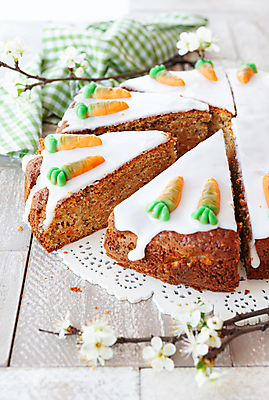 포토 JPG 해외이미지 무료이미지 꽃 음식 부활절 사탕 사람없음 목재 세로 케이크 봄 당근 벚꽃 시골 대접 달콤 맛 굽기 레시피 핸드메이드 카피스페이스 프로스팅 맛있는 해외202007 해외202105 해외포토 나무 식물 계절 기념일 컨셉 재료 디저트 뿌리채소 공백 구이 제빵 파일형식