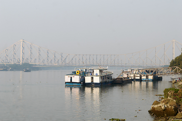 포토 JPG 해외이미지 교통수단 바다 건축양식 통신 교통시설 사람없음 야외 관광지 강 도시풍경 도시 도심 강가 정박 운하 카누 타운 물류 다도해 명승지 해외202007 해외포토 건축 여행 교통 배_교통 풍경 수상스포츠 시설 파일형식