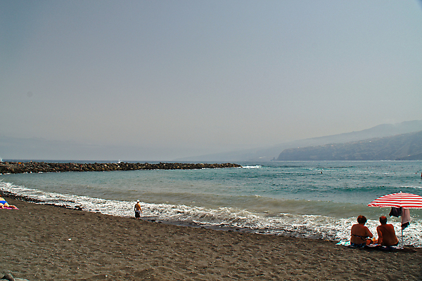 포토 JPG 해외이미지 모래 파도 바다 섬 여행 백그라운드 자연 하늘 휴가 휴식 풍경 사람없음 야외 물 여름 파란색 바위 스페인 해외202007 해외포토 자연요소 계절 유럽 컬러 컨셉 돌_바위 생태계 파일형식