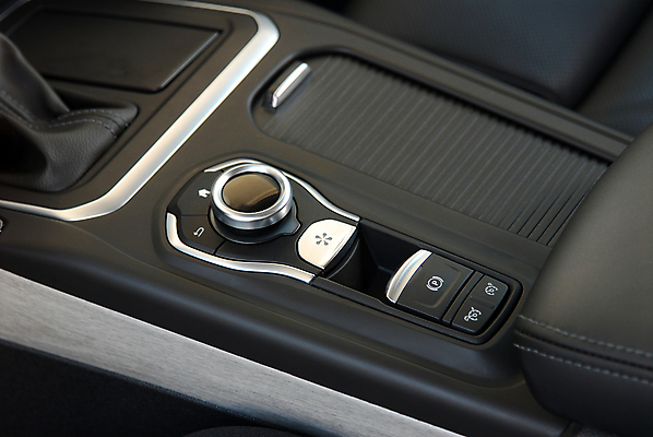 포토 JPG 해외이미지 디자인 의자 자동차 새로움 실내 손잡이 사람없음 내부 장식 빛 장비 운전 판넬 변화 고급 우아함 닫기 플라스틱 난방기 묘사 난방 온도 위로 계기판 자동 제어 해외202007 해외포토 육상교통 가구 컨셉 모션 재질 난방용품 파일형식