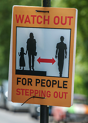 포토 JPG 해외이미지 아이콘 디자인 실루엣 백그라운드 자동차 마스크 안전 사람 사람없음 노란색 건강관리 메시지 바이러스 질병 방향 사회이슈 심볼 사인 예방 경고문 위생관리 전염병 코로나바이러스 포스트코로나 해외202007 델타변이바이러스 해외포토 육상교통 컬러 컨셉 의학 촬영기법 건강 관리 경고 파일형식